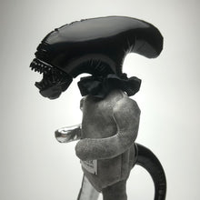 画像をギャラリービューアに読み込む, A.I. mother Alien_black
