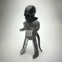 画像をギャラリービューアに読み込む, A.I. mother Alien_black
