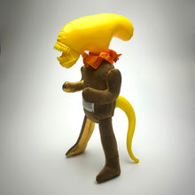 画像をギャラリービューアに読み込む, A.I. mother Alien_yellow
