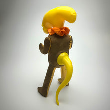 画像をギャラリービューアに読み込む, A.I. mother Alien_yellow
